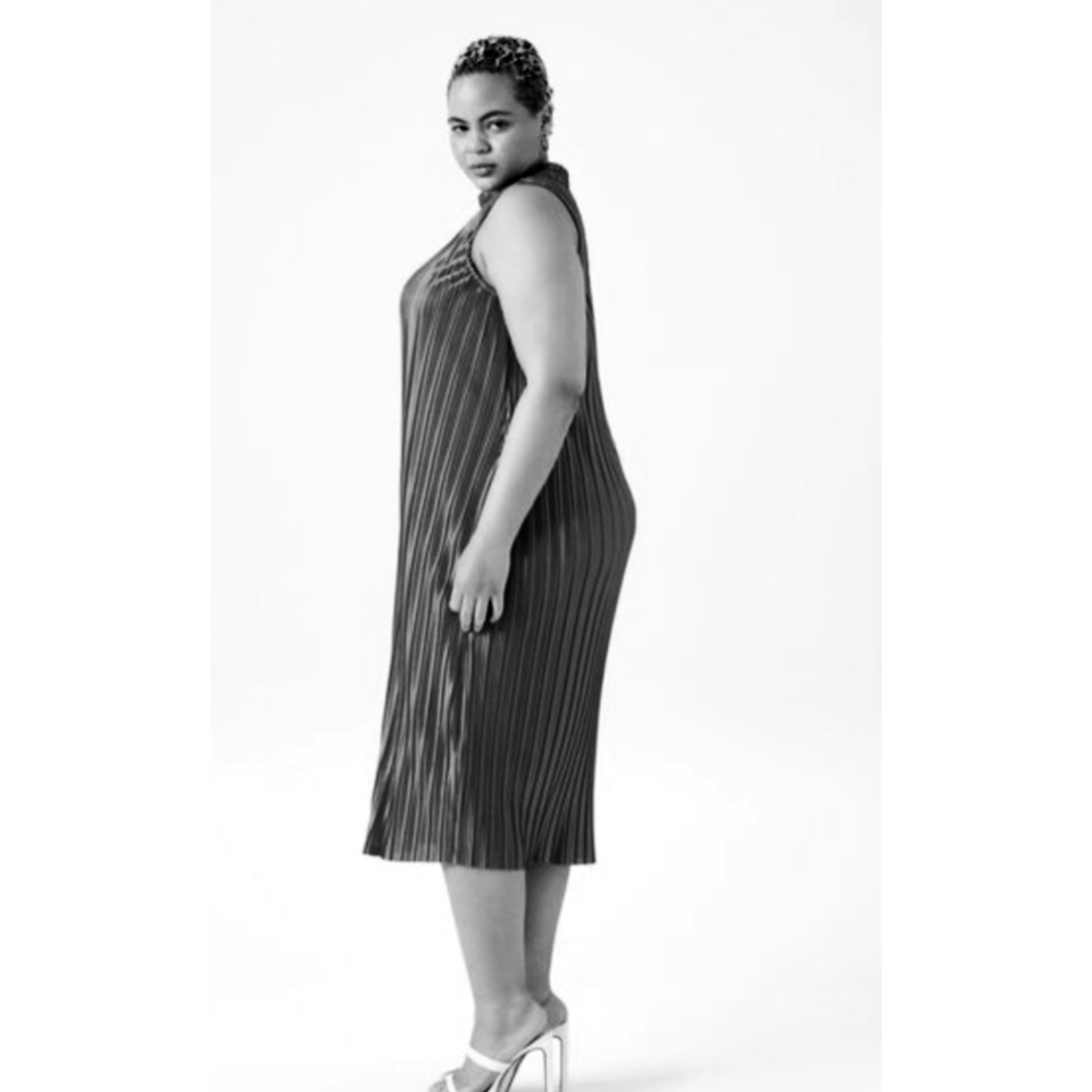 Forever 21 Plus Size Plisse Midi Dress Black - Picture 3 of 6